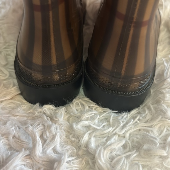 Burberry Rainboots Sz 38. In very good condition! Only worn a handful of times. - Picture 9 of 10